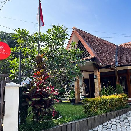 Bed and breakfast Roemah Renjana Bandung Extérieur photo