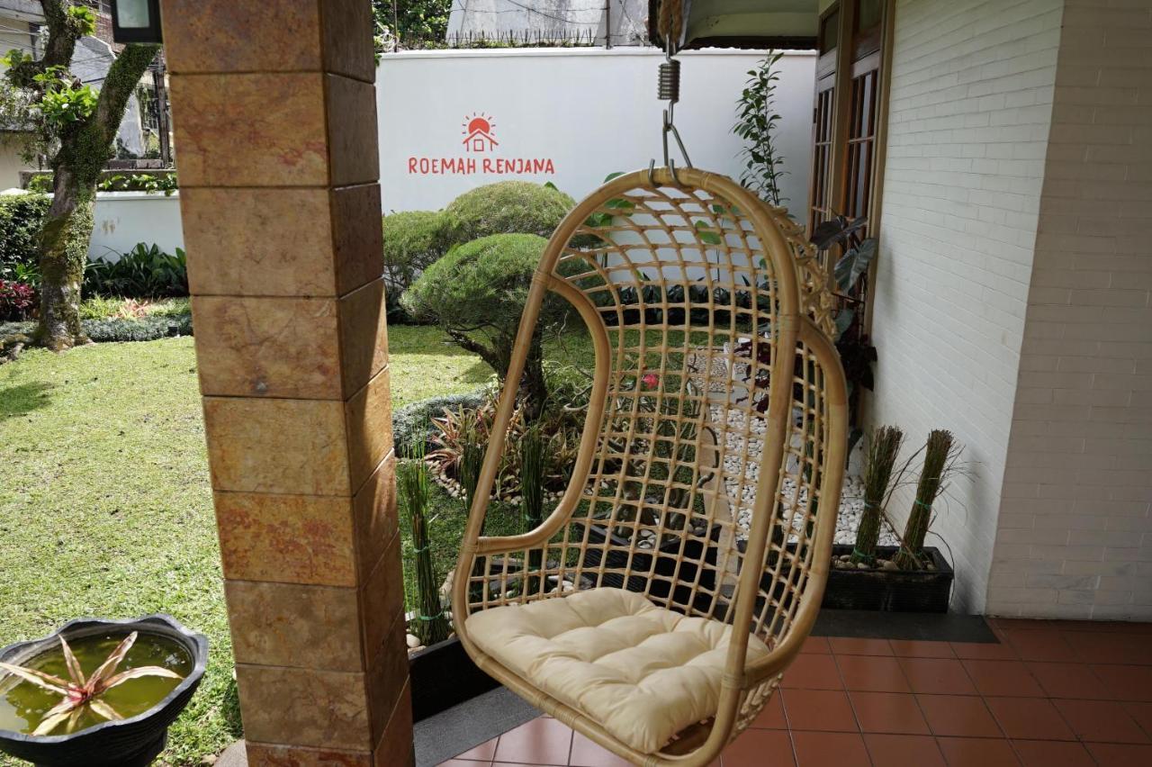 Bed and breakfast Roemah Renjana Bandung Extérieur photo