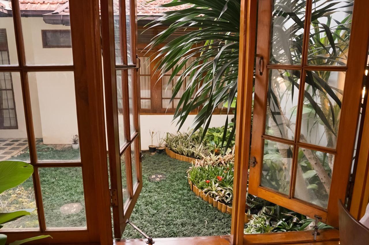 Bed and breakfast Roemah Renjana Bandung Extérieur photo