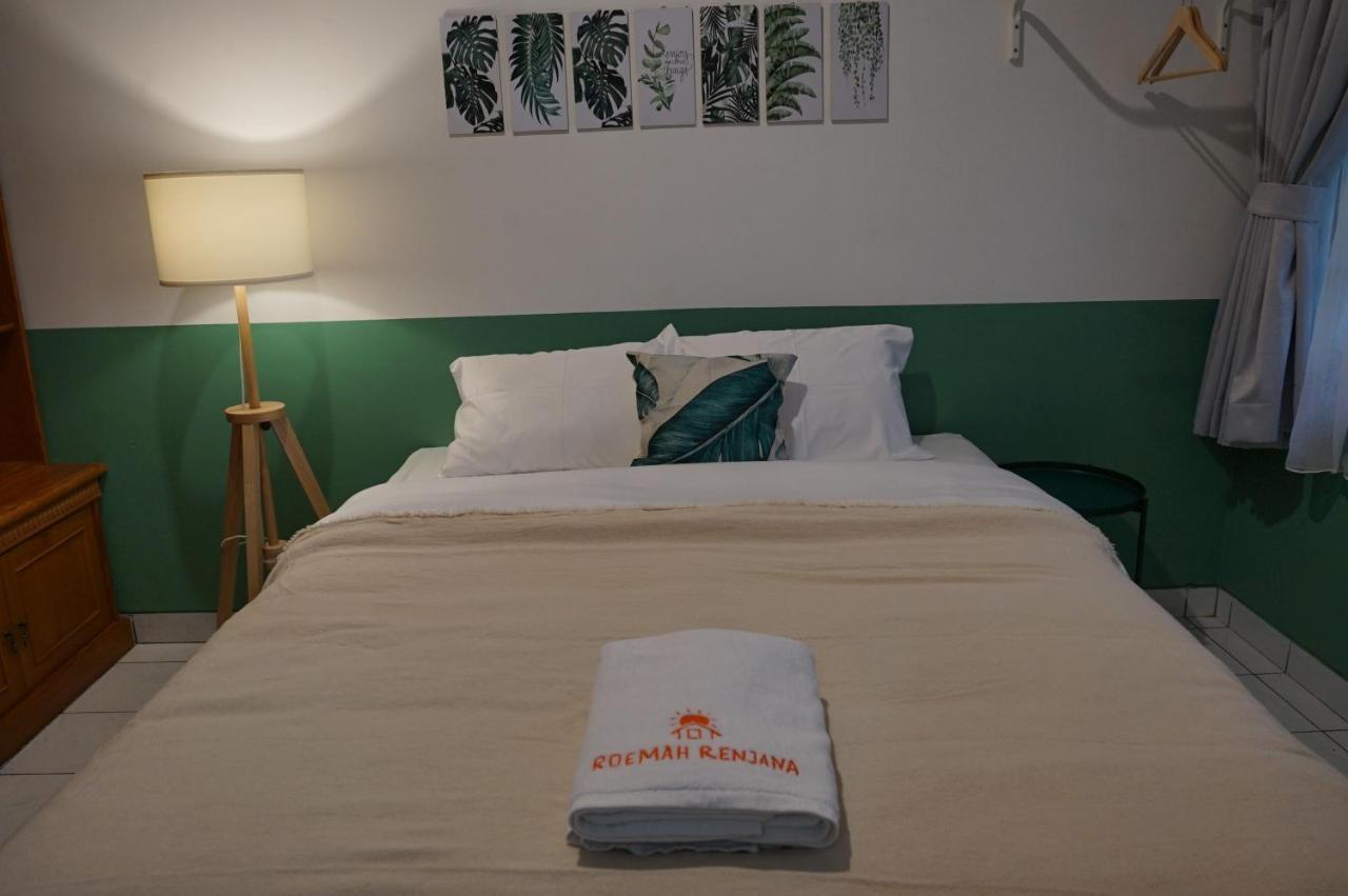 Bed and breakfast Roemah Renjana Bandung Extérieur photo
