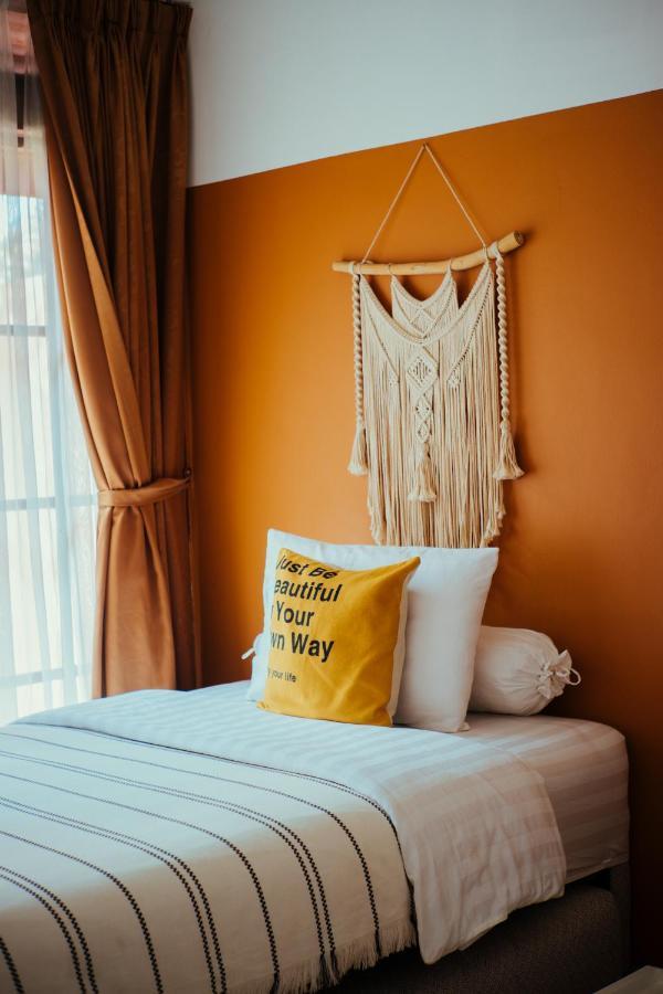 Bed and breakfast Roemah Renjana Bandung Extérieur photo