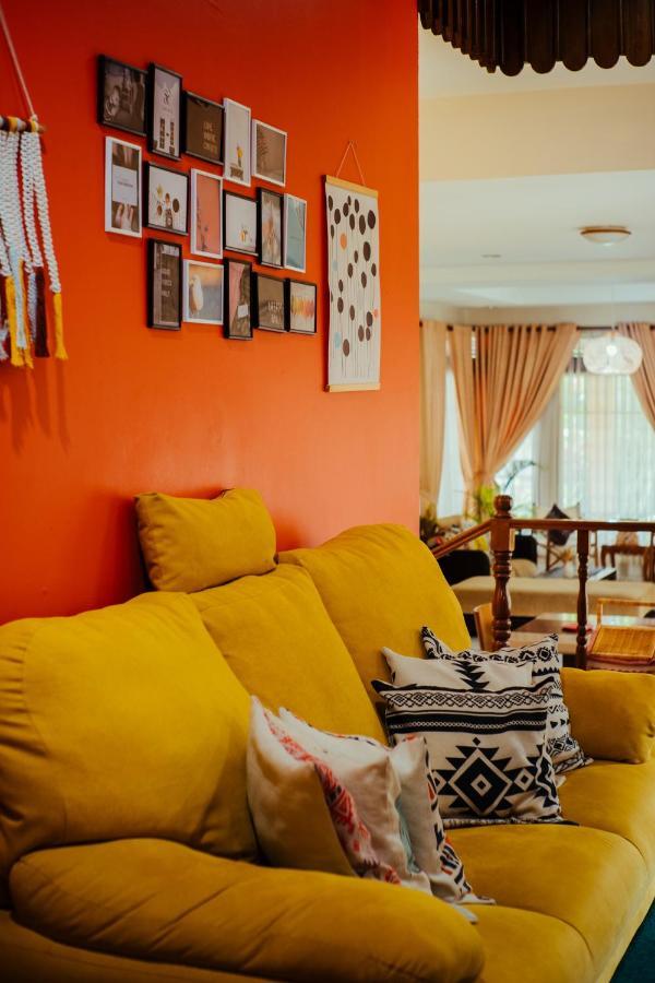 Bed and breakfast Roemah Renjana Bandung Extérieur photo
