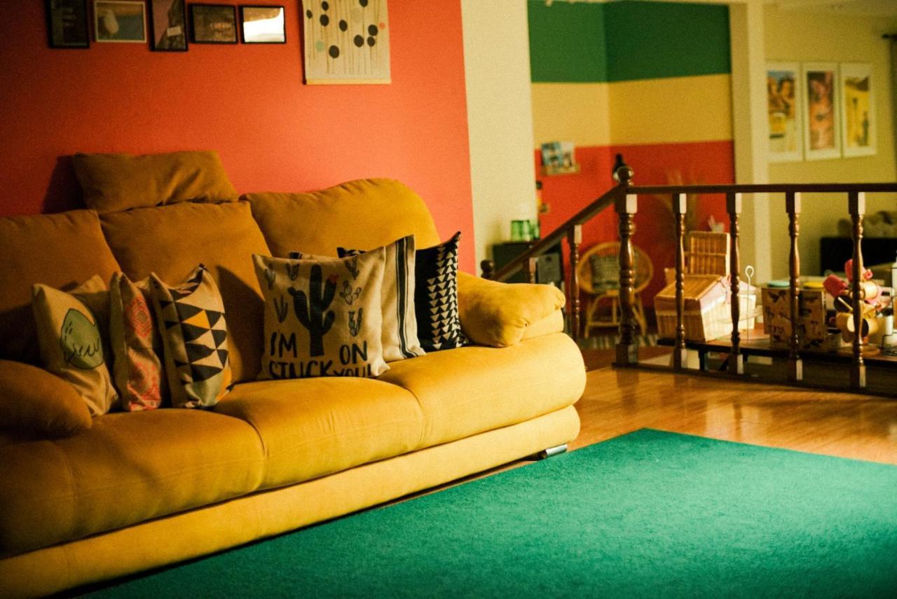 Bed and breakfast Roemah Renjana Bandung Extérieur photo
