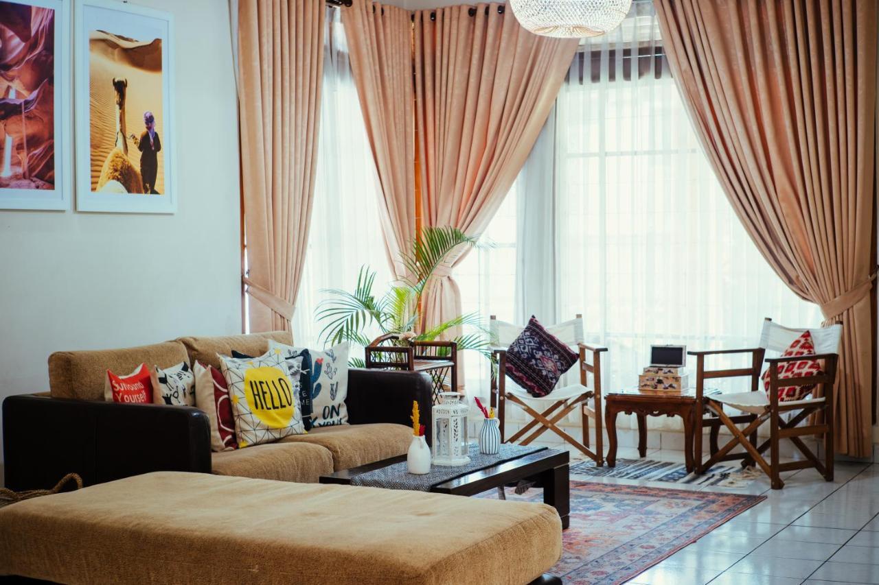 Bed and breakfast Roemah Renjana Bandung Extérieur photo