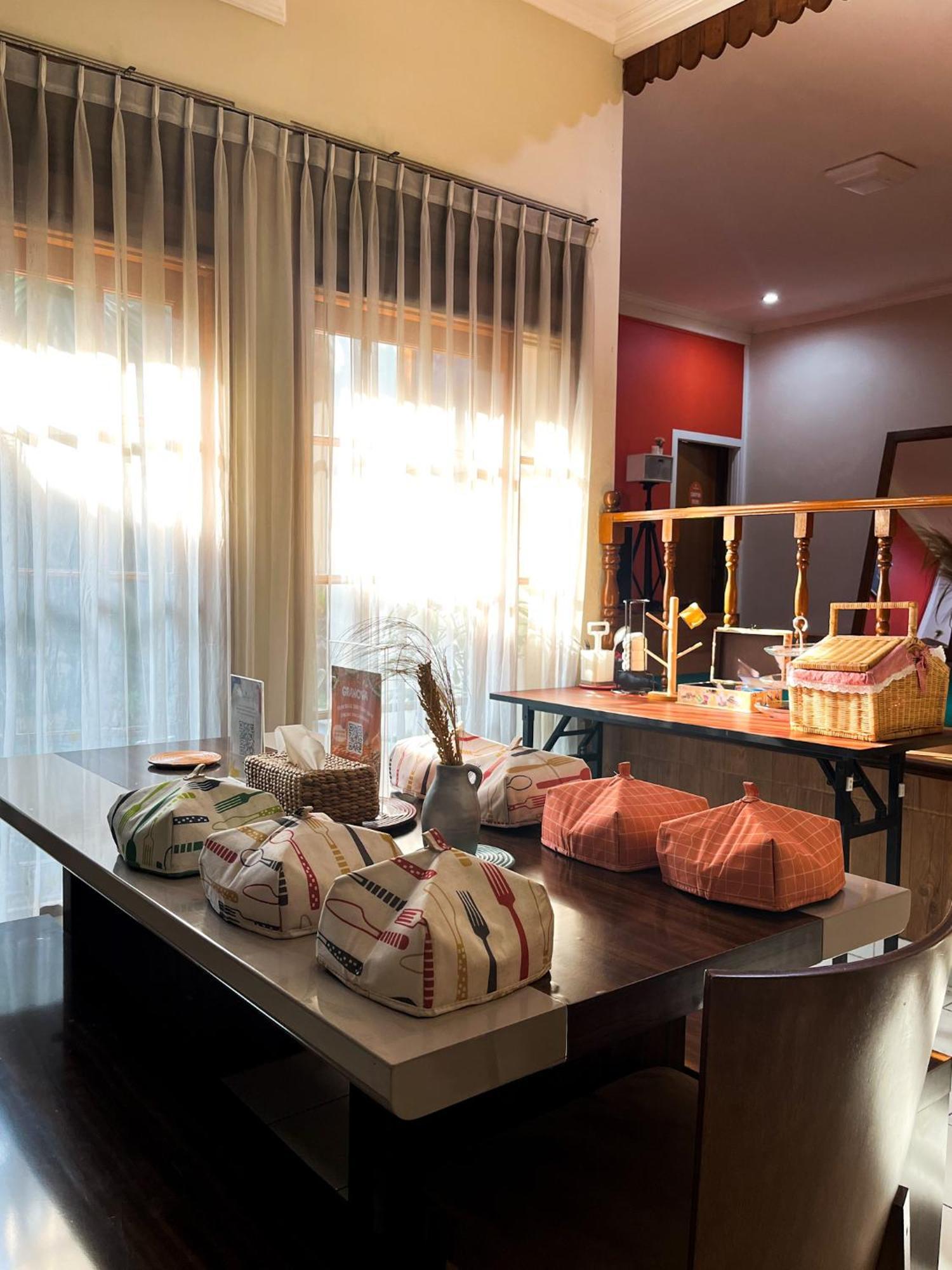 Bed and breakfast Roemah Renjana Bandung Extérieur photo